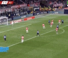 九游体育APP-今天超神了！泽林斯基近距离打门，又被迈尼昂挡出